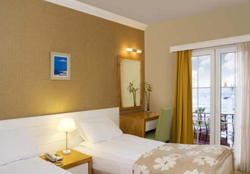 Kortan Hotel 图尔古特雷斯 外观 照片