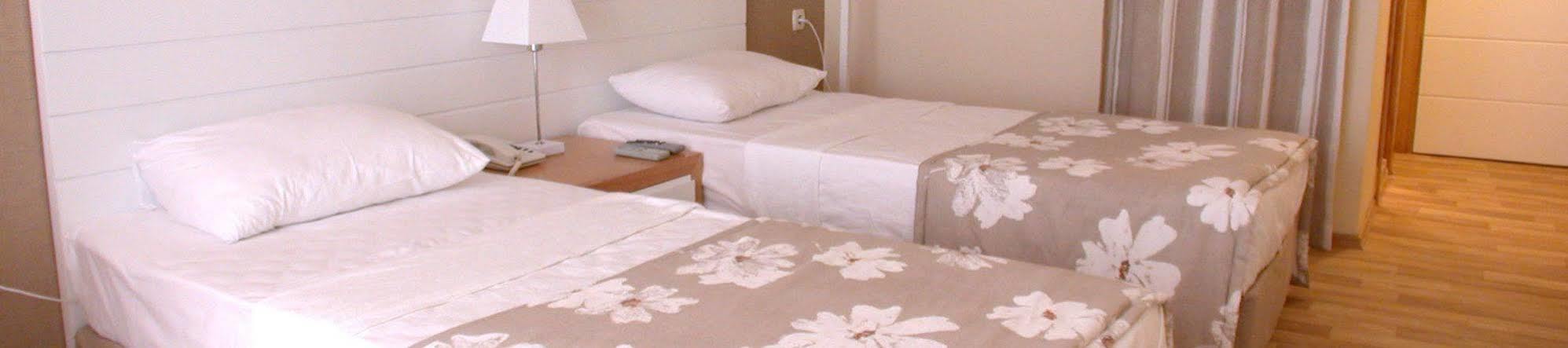 Kortan Hotel 图尔古特雷斯 外观 照片